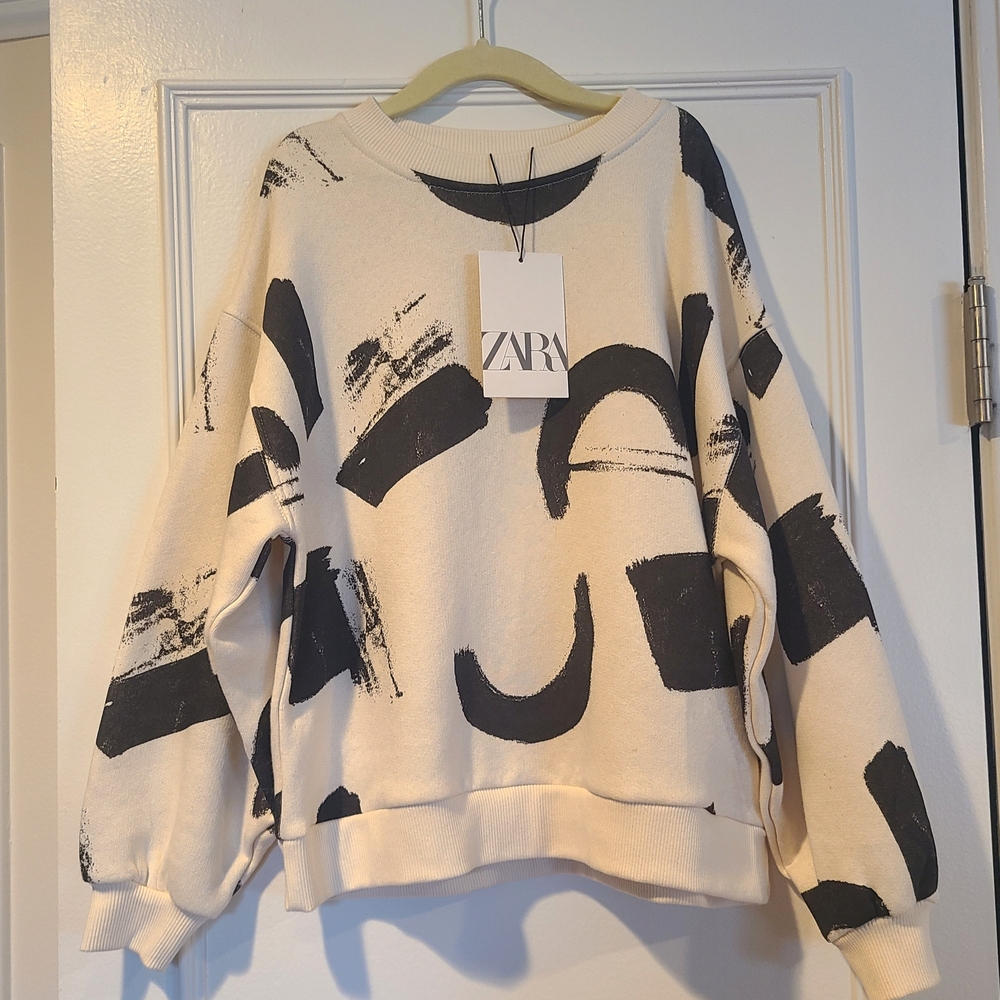 NWT Zara Youth Abstract Black and Cream Pullover Sweater